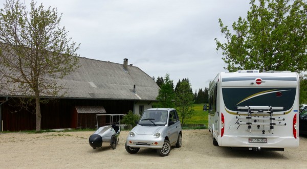 Quand le vélomobile et la voiturette de Matthias croisent une baleine blanche.