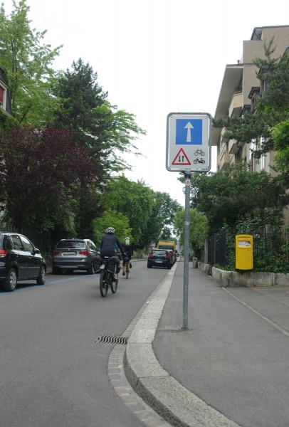 Sens unique... sauf pour les vélos (et cyclomoteurs légers)!