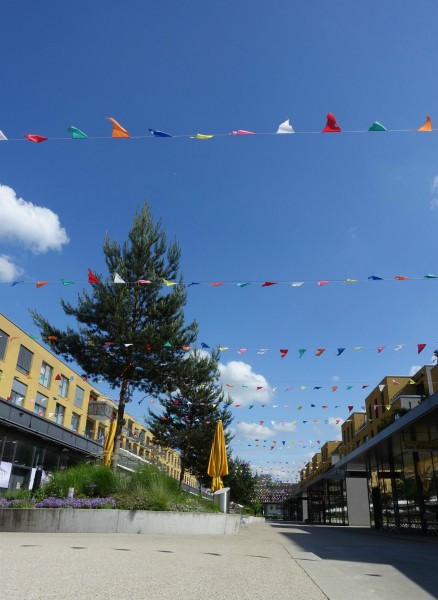 Pas le Tibet, certes, mais au moins cette ville offre de la couleur.